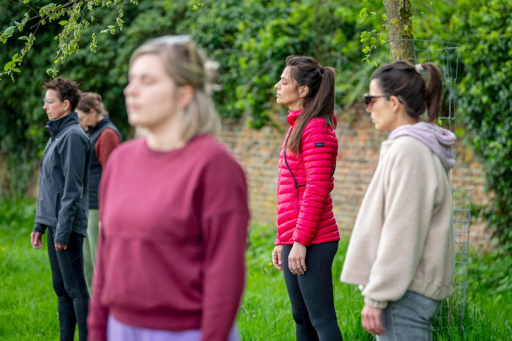 Meditatiewandeling tussen de bloesems