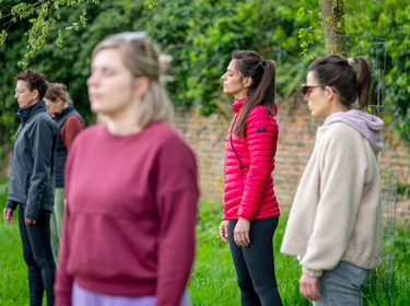 Meditatiewandeling tussen de bloesems